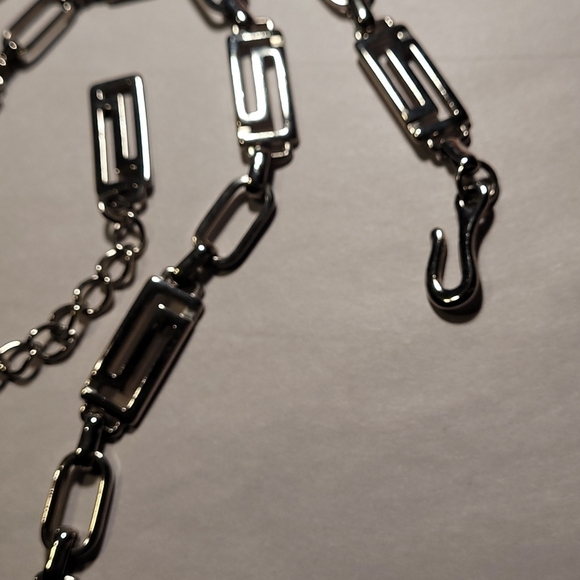 Women's Silvertone Fashion Belt - Picture 2 of 6